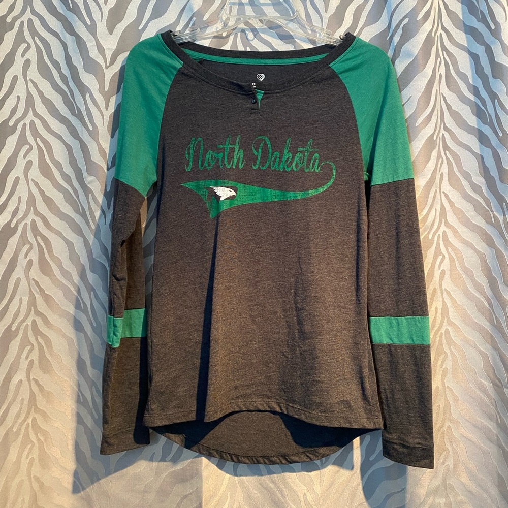 UND long sleeve